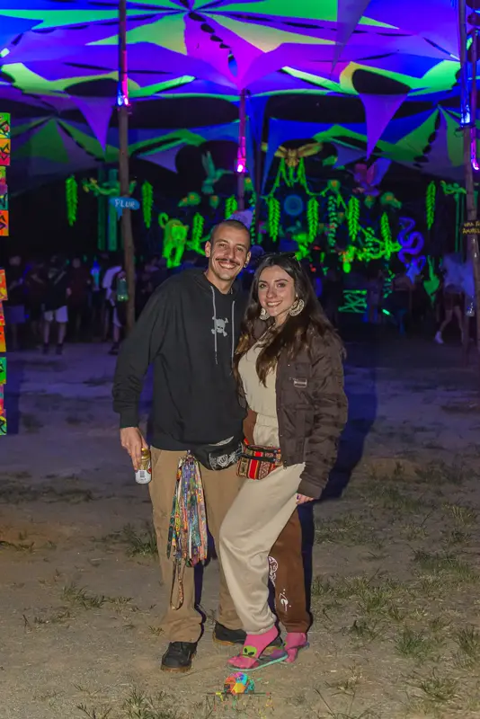 Casal sorridente na Tupã Trance